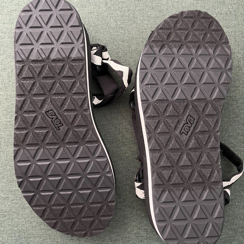 Teva Flatform Universal Sandal NWOT - Picture 3 of 3